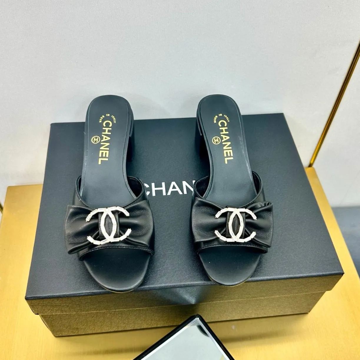 CC 25 Mid Heel Mules Black Sheepskin 238478