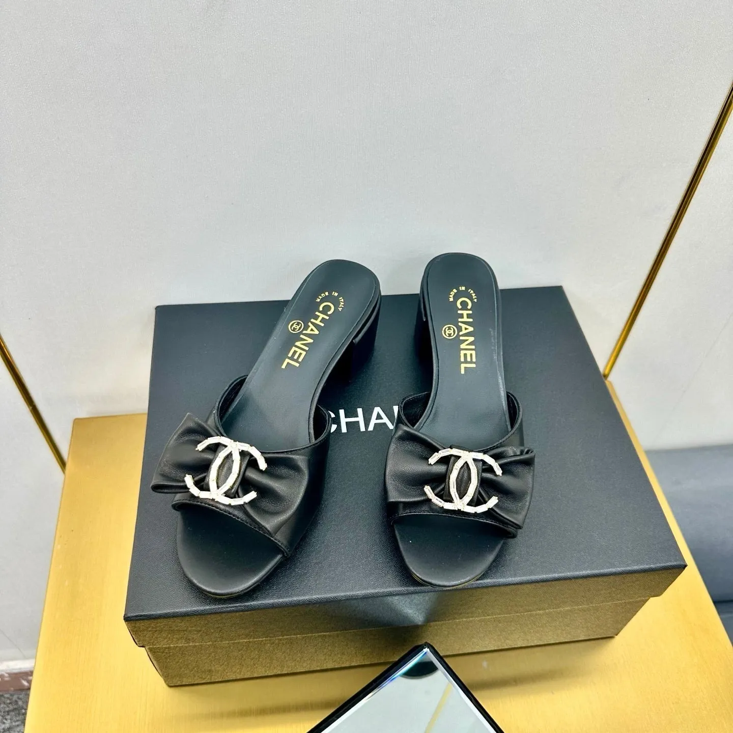CC 25 Mid Heel Mules Black Sheepskin 238478