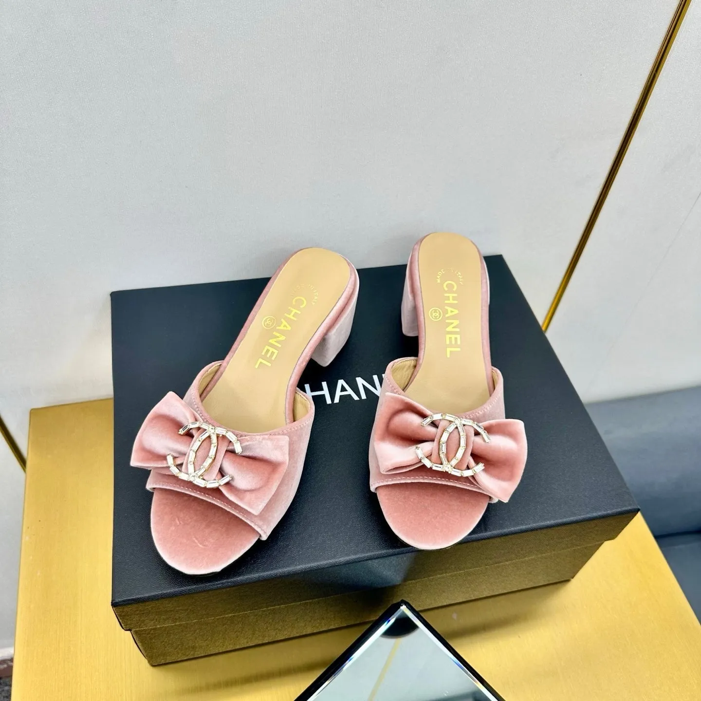 CC 25 Mid Heel Mules Tea Rose Pink Velvet 238480