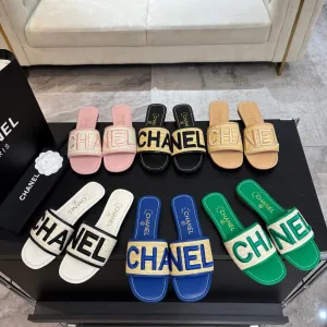 CC 25 Mule Raffia Large Logo
