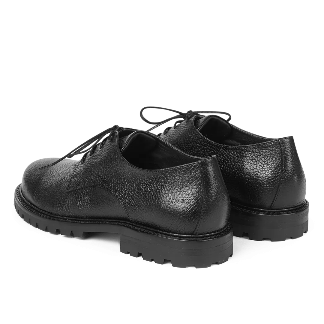 Classic lace-up shoe
