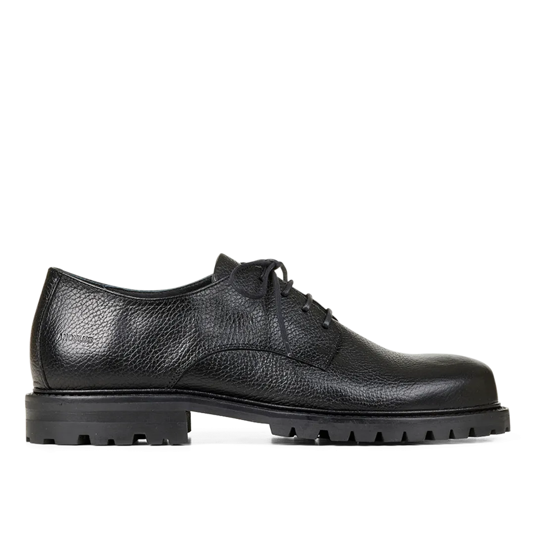 Classic lace-up shoe