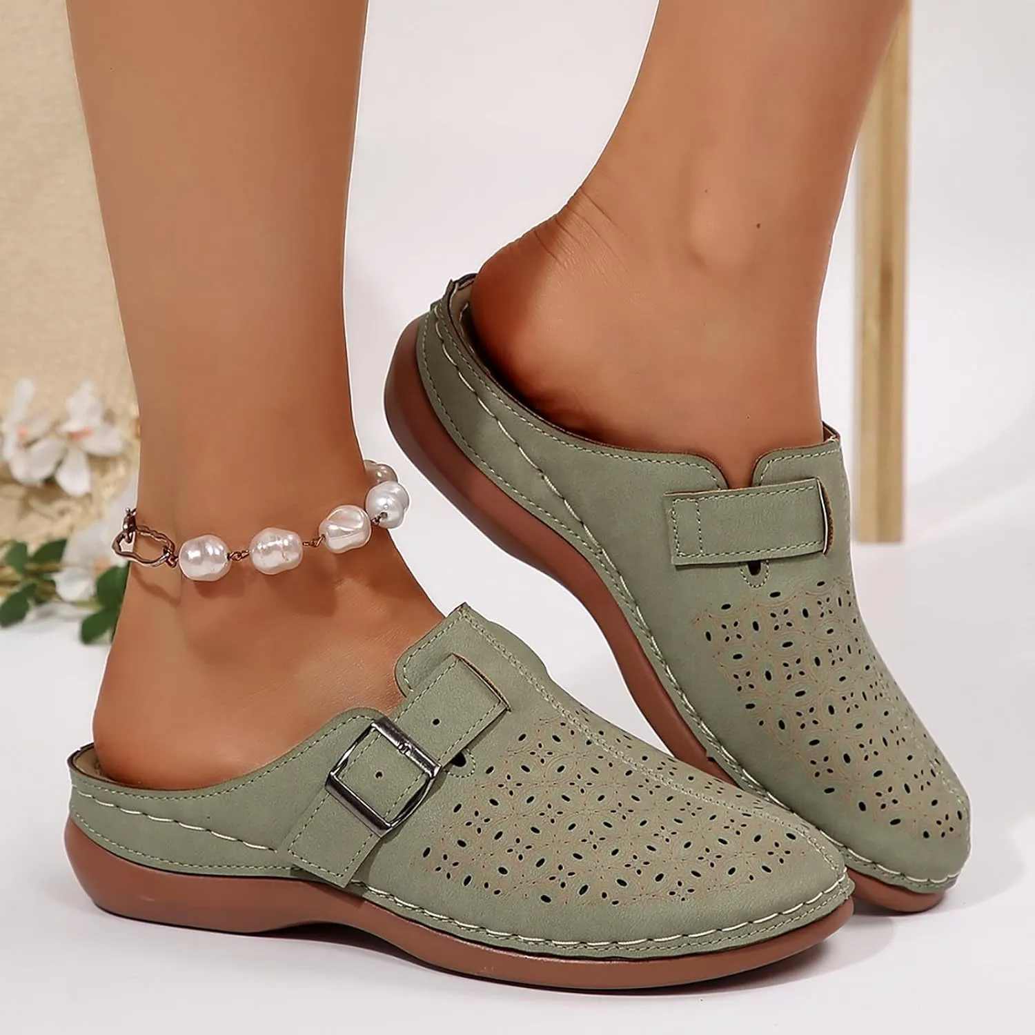 Clogs for Women Mules Slip on Summer Breathable Hollow Out Closed Toe Sandals Casual Lightweight Backless Slide Loafers Comfortable Simple Summer Vacation Flat Shoes