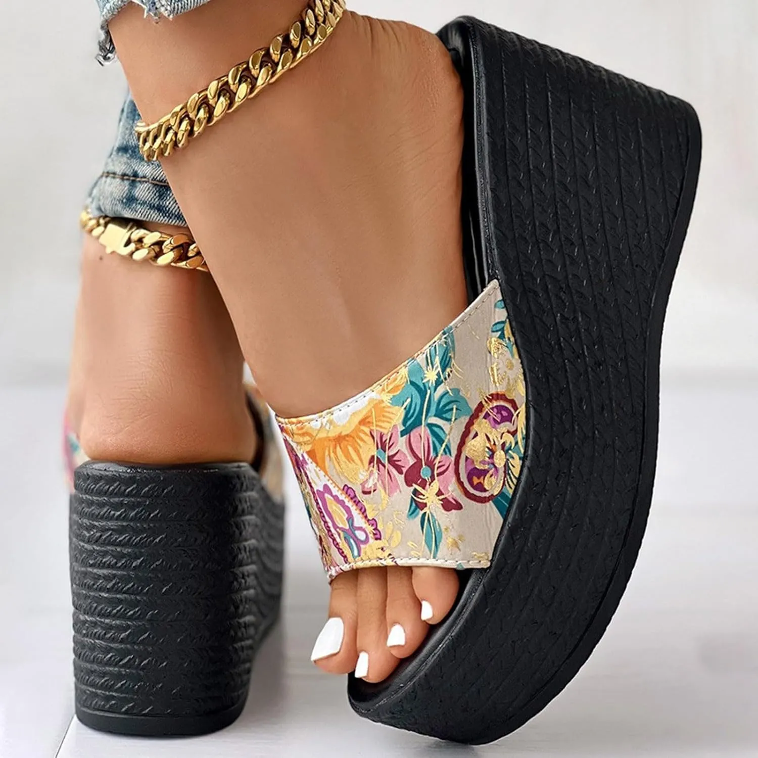 Cool Slippers Female Soft Soled Non Slip Wear Resisting Flat Beach Flops Lady Sandals Womens Espadrille Platform Sandals