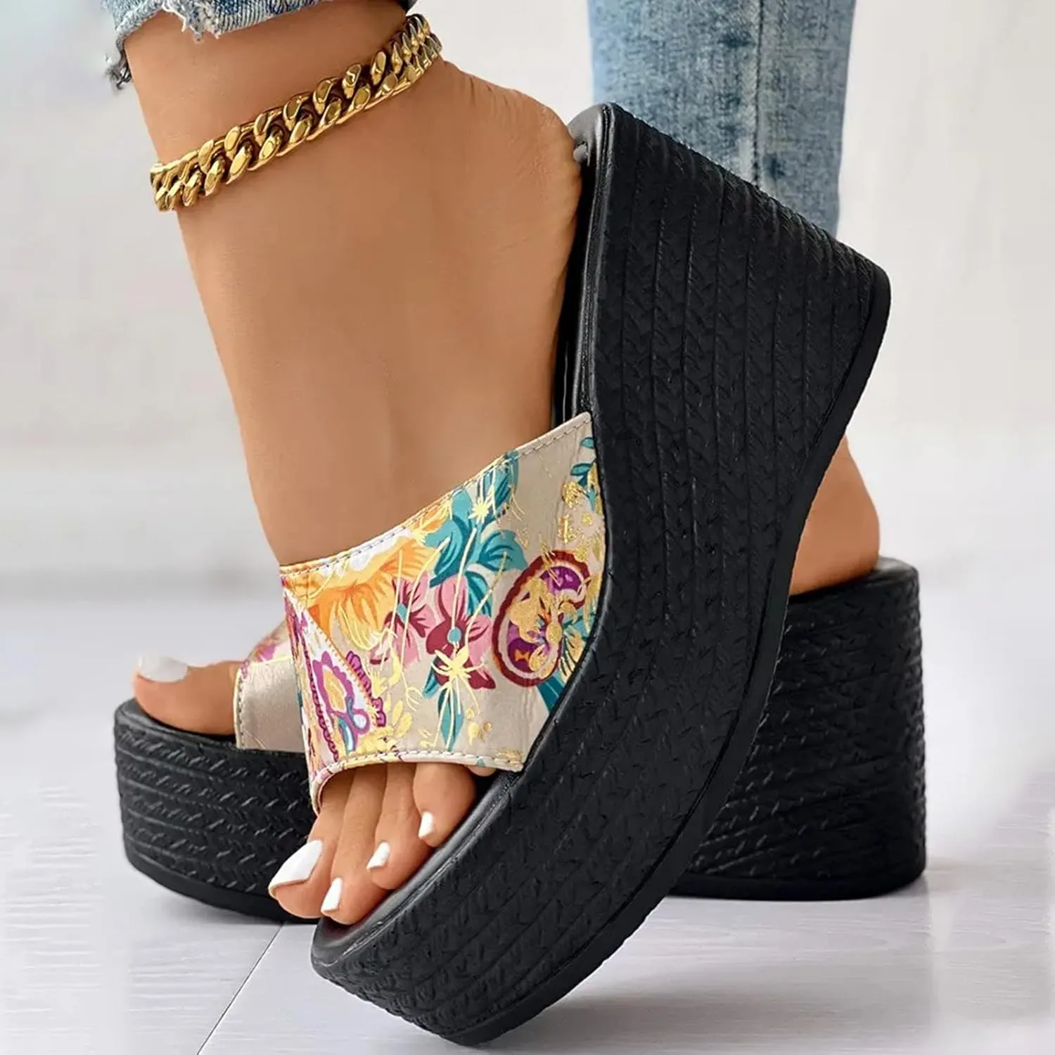 Cool Slippers Female Soft Soled Non Slip Wear Resisting Flat Beach Flops Lady Sandals Womens Espadrille Platform Sandals