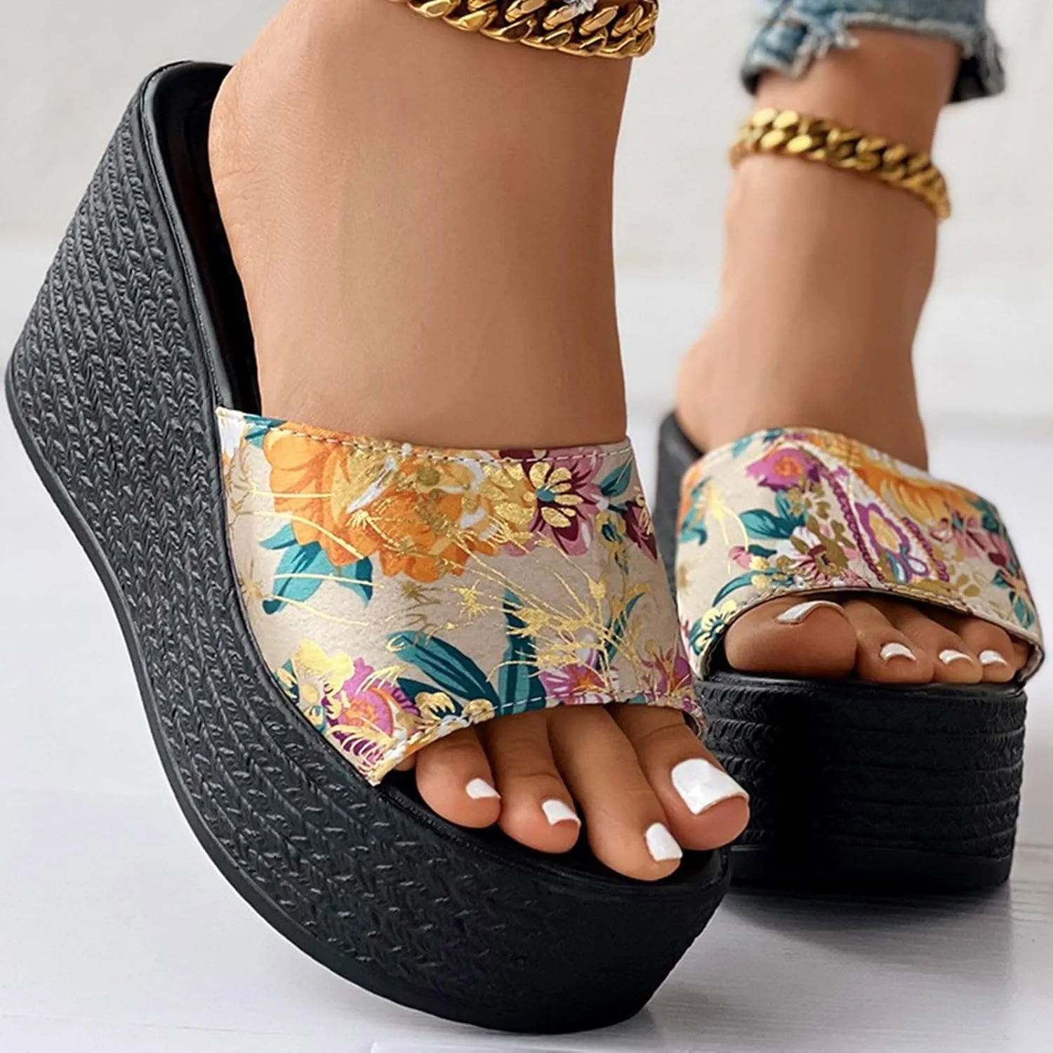 Cool Slippers Female Soft Soled Non Slip Wear Resisting Flat Beach Flops Lady Sandals Womens Espadrille Platform Sandals