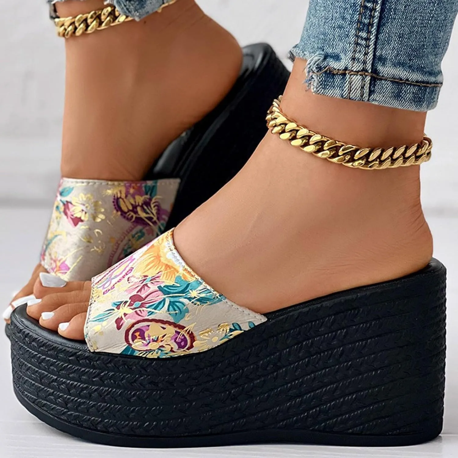 Cool Slippers Female Soft Soled Non Slip Wear Resisting Flat Beach Flops Lady Sandals Womens Espadrille Platform Sandals