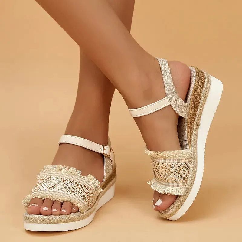 Elvira Elegante Kilesandale mit verstellbarem Riemen und komfortabler Passform