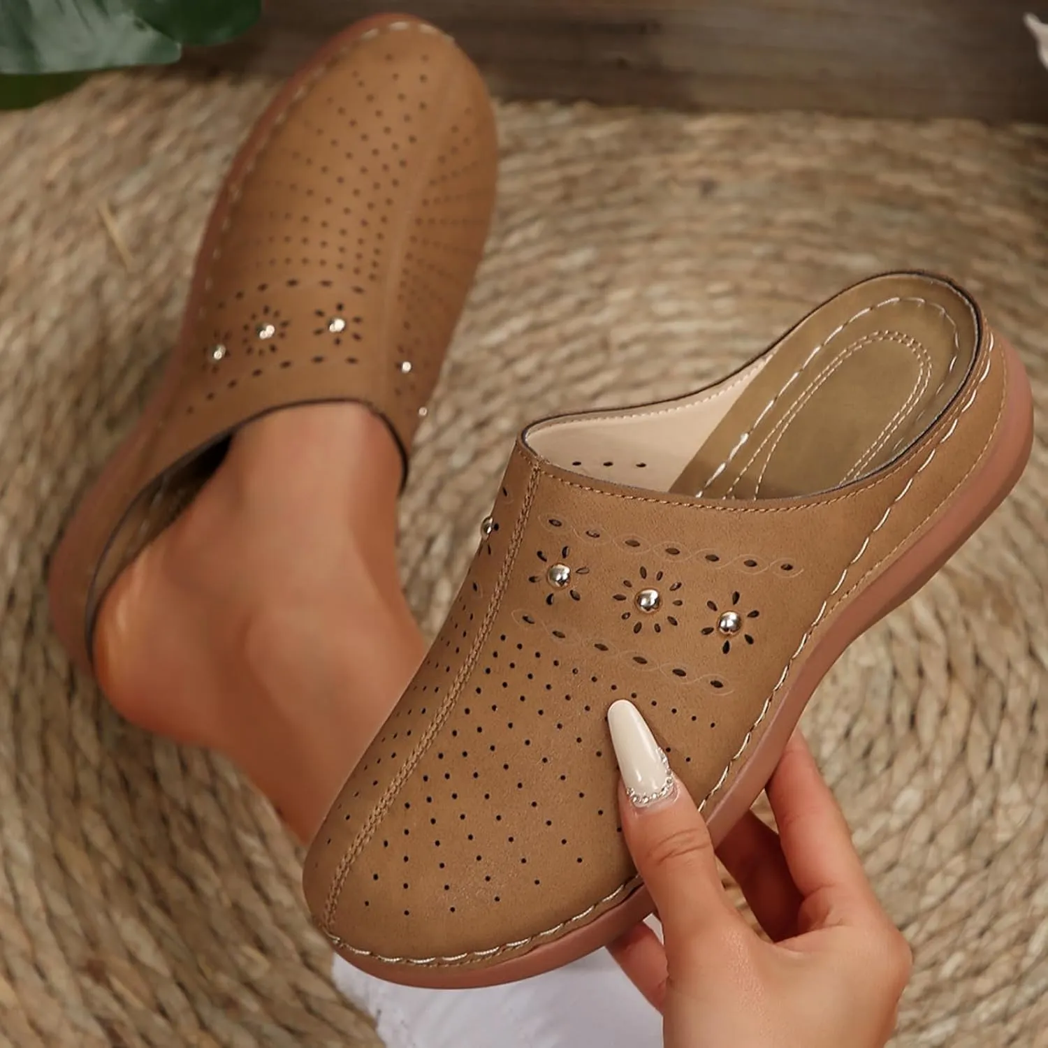 Kubbon Clogs for Women Slip On Closed Toe Sandals Comfortable Open Back Mule Clogs Walking Wedge Clog Casual Travel Summer Shoes