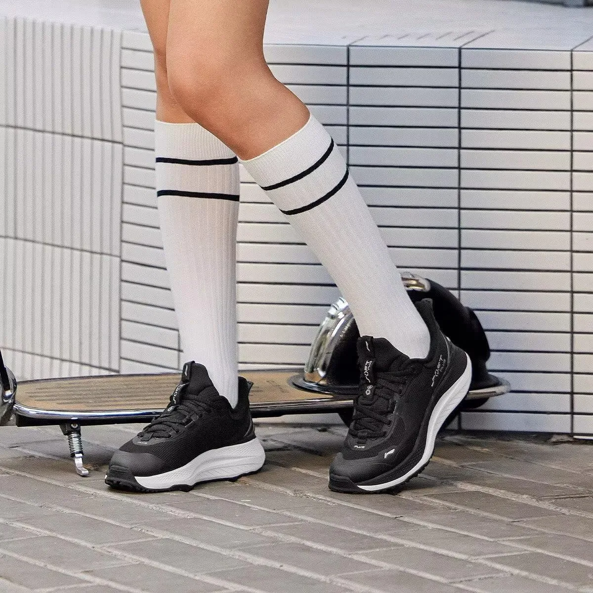 LI-NING Soft Plus Women Casual Shoes Breathable Cool Trendy Height Increasing Shoes City Walk AGLU088