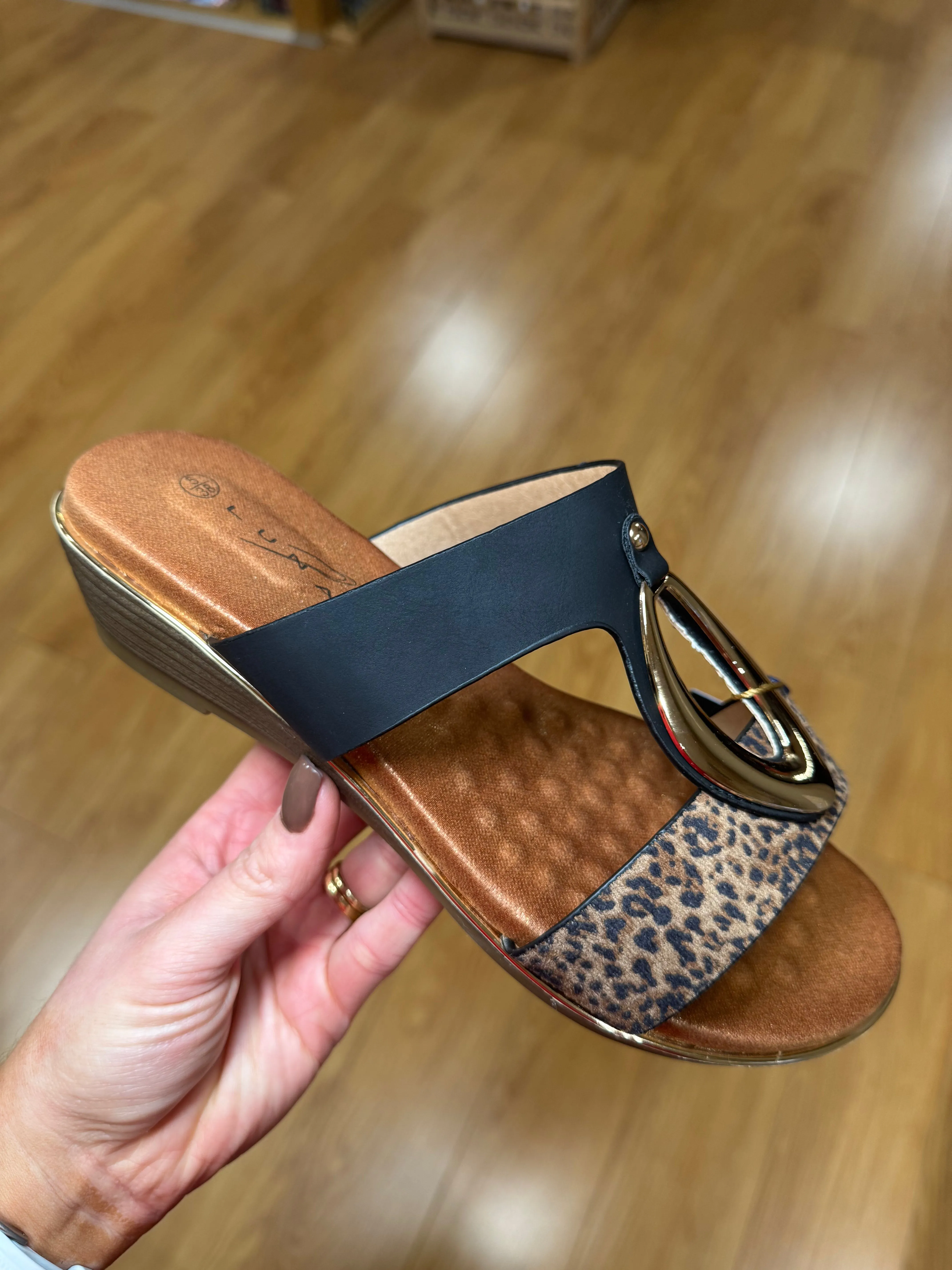 Lunar Paradise Black Leopard Slider