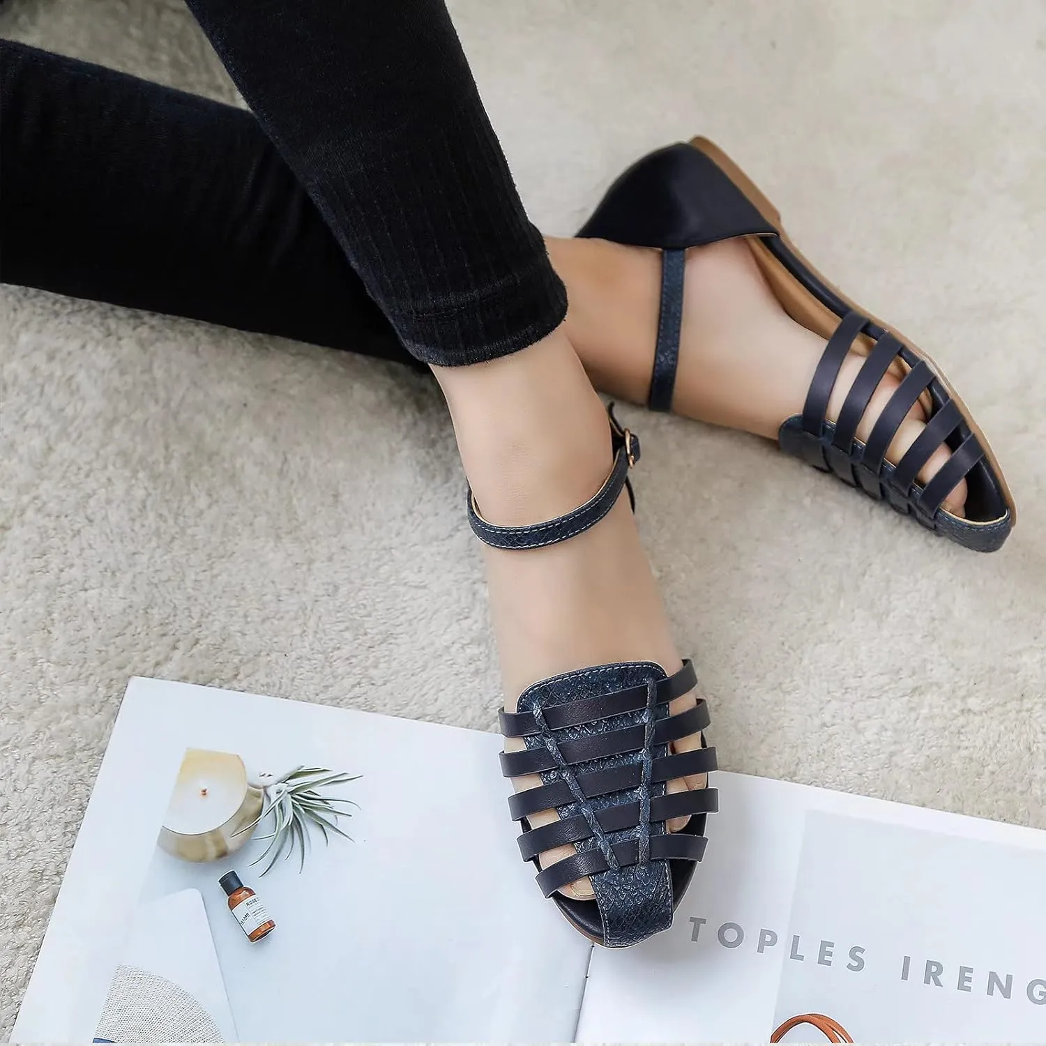 MaxMuxun Women's Closed Toe Flat Sandals Comfortable Ankle Strap Cut Out Cage Summer Roman Shoes