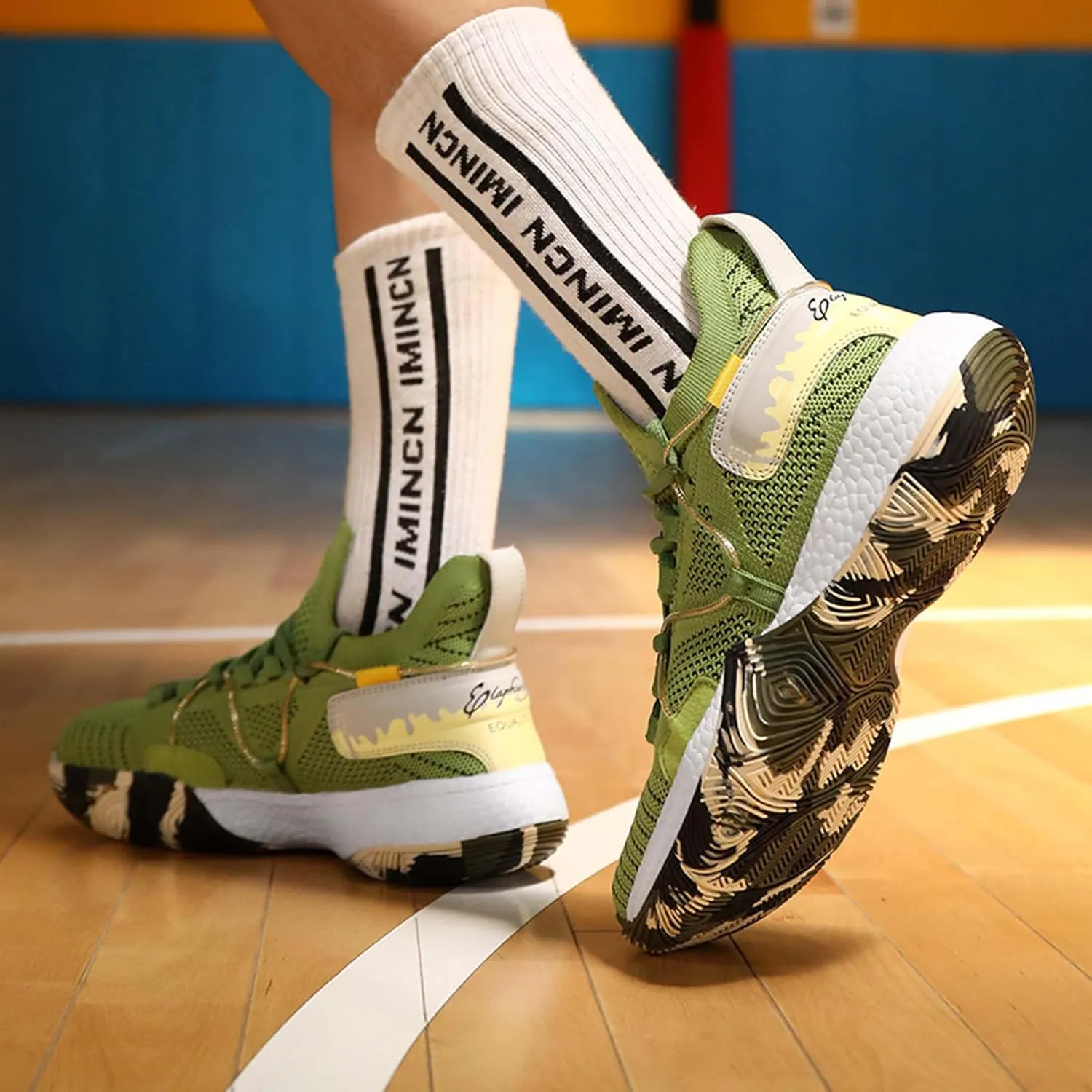 Mens and Womens Mesh Fabric Breathable Basketball Sneakers Mid Top Lace Up Casual Sneakers Non Slip and Breathable Fitness Training Shoes Lightweight Outdoor Hiking Shoes Baseball Sneakers