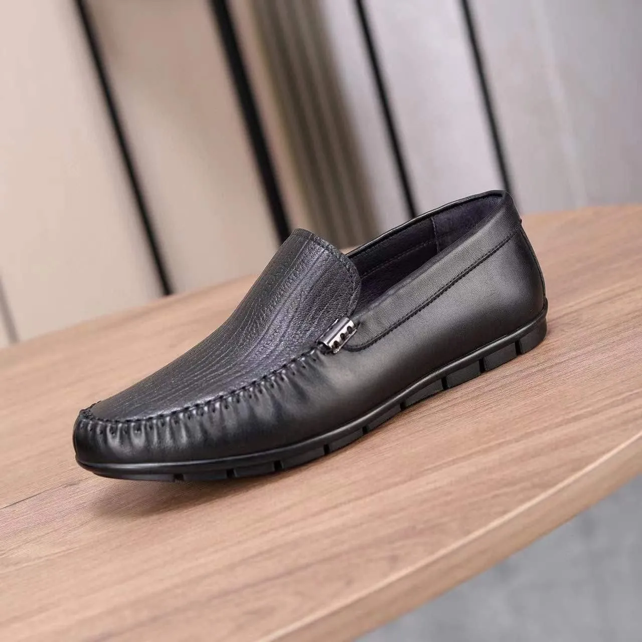 Men's Slip-on Shoe Classic Lightweight Sneaker Real Cowhide Leather Casual Shoes