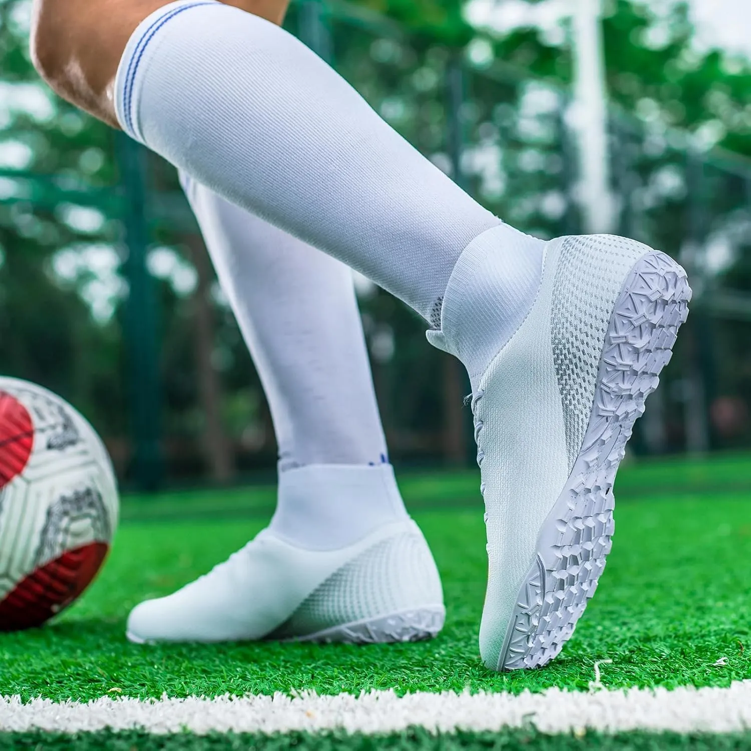 Men’s Soccer Shoes Cleats Professional High Top Breathable Training Sneakers