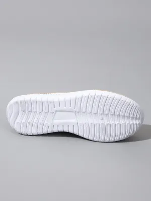 Minimalist White Sneaker with Seamless Design & Lightweight Sole