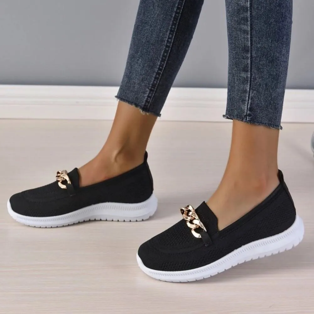 Minimalist White Sneaker with Seamless Design & Lightweight Sole