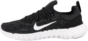 NIKE Men's Race Running Shoe, Black White Dk Smoke Grey, 6.5