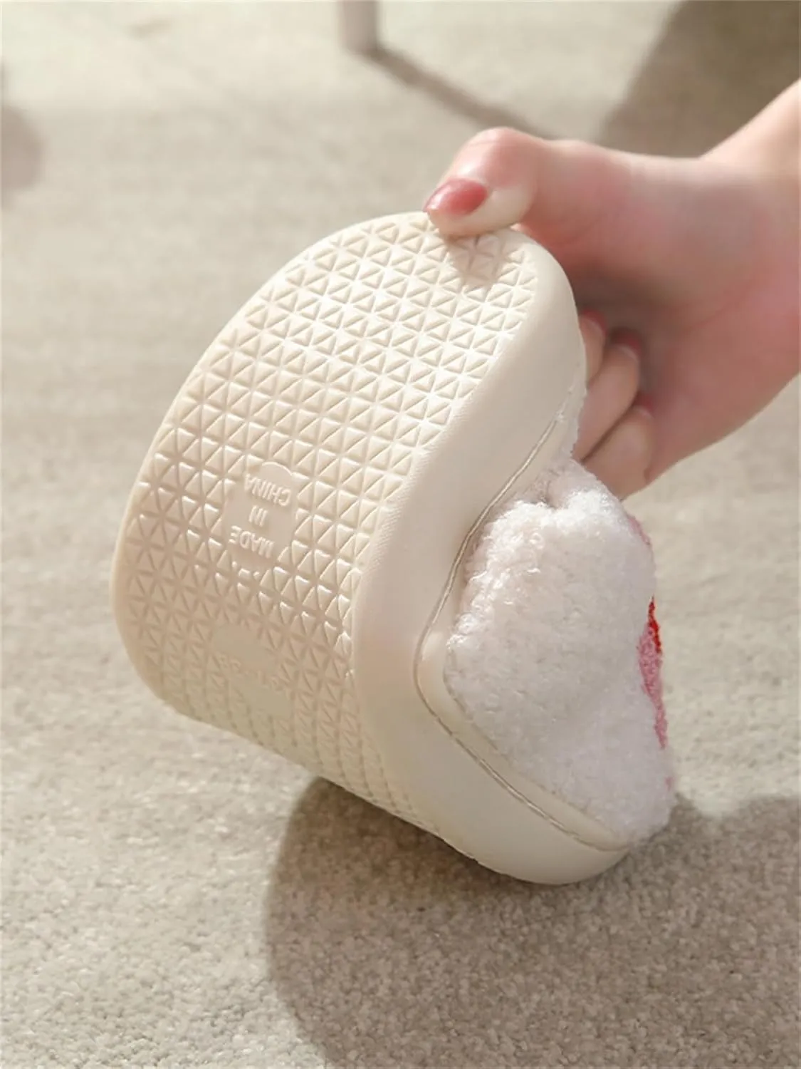 Obosoyo Slippers Women Strawberry Men House Fuzzy Plush Shoes Funky Cute Design Fun Slipper Unisex Comfy Bedroom Soft Warm Slipper Indoor Non-slip Slip-On