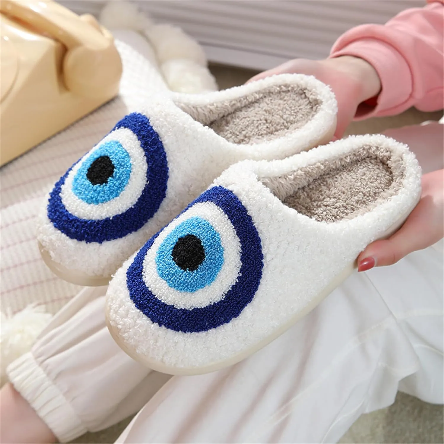 Obosoyo Slippers Women Strawberry Men House Fuzzy Plush Shoes Funky Cute Design Fun Slipper Unisex Comfy Bedroom Soft Warm Slipper Indoor Non-slip Slip-On