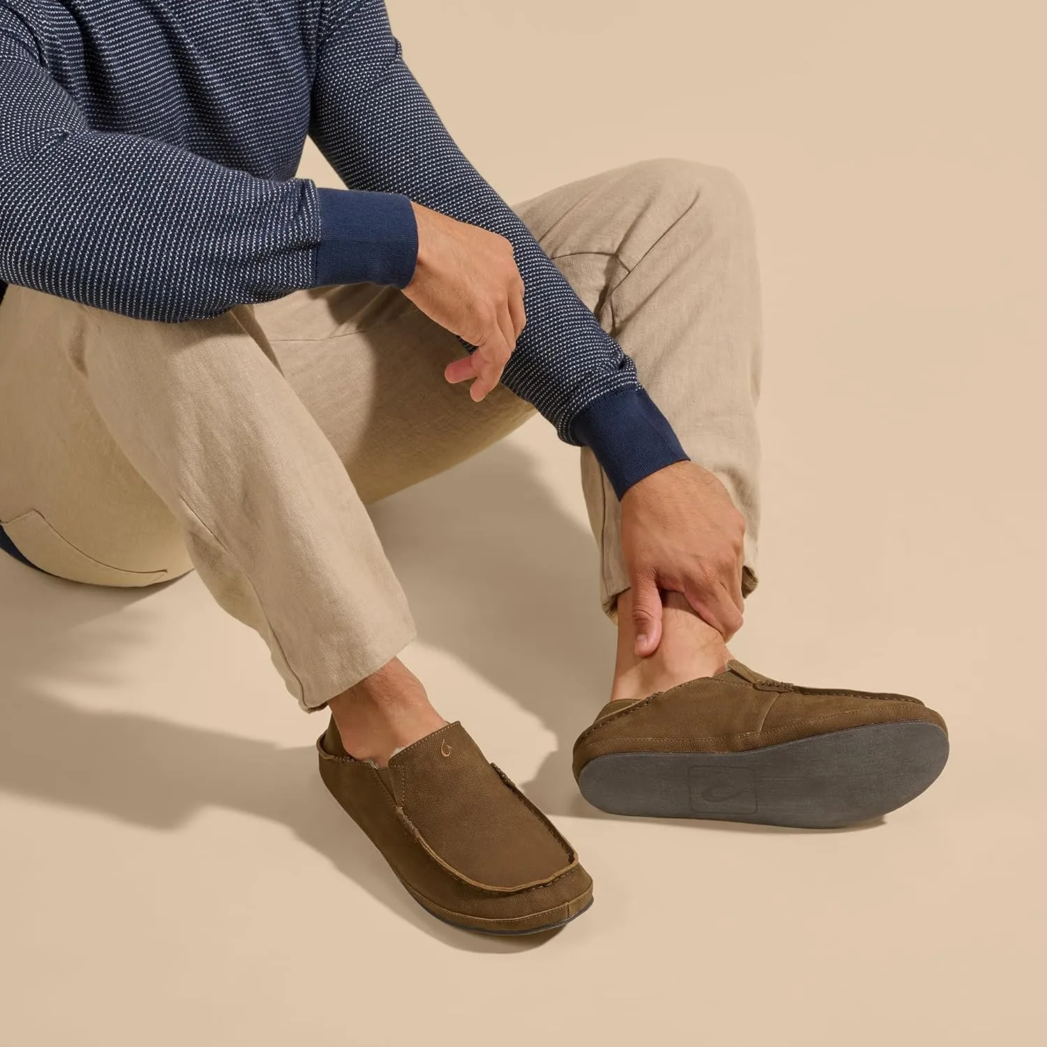 OLUKAI Moloa Slipper Men's Premium Leather Slip On Shoes, Soft Genuine Shearling Lining & Gel Insert, Drop-In Heel & All-Day Comfort