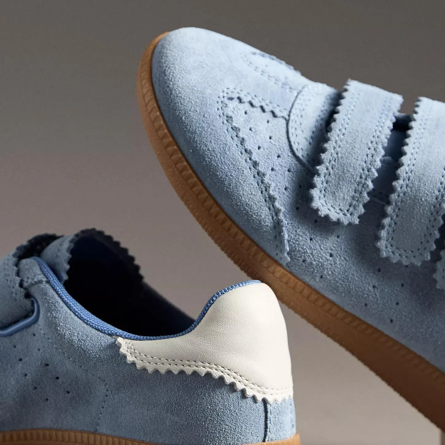 Retro Sneaker for Women Classic Low Top Fashion Sneaker Lightweight Vegan Leather Walking Tennis Shoes