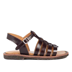 Sandal with open toe and buckle closure
