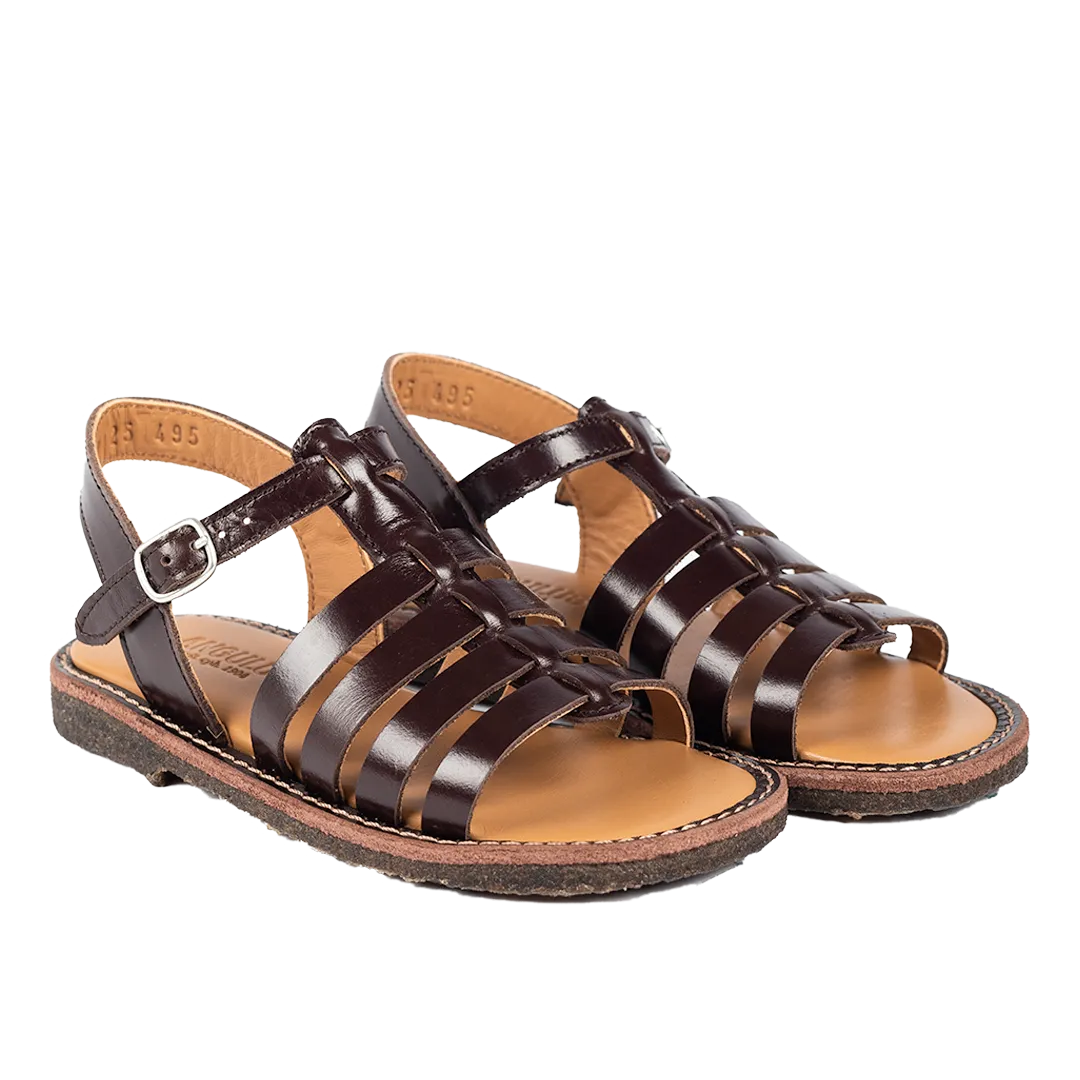 Sandal with open toe and buckle closure
