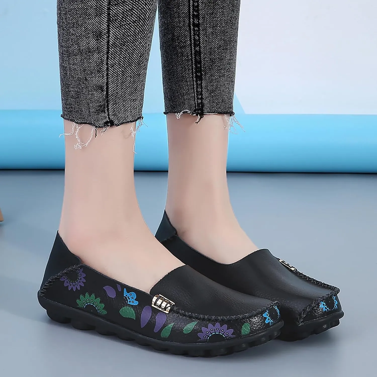Sunporx Women's Comfortable Loafers Driving Moccasins Shoe Casual Leathers Slip on Round Toe Breathable Walking