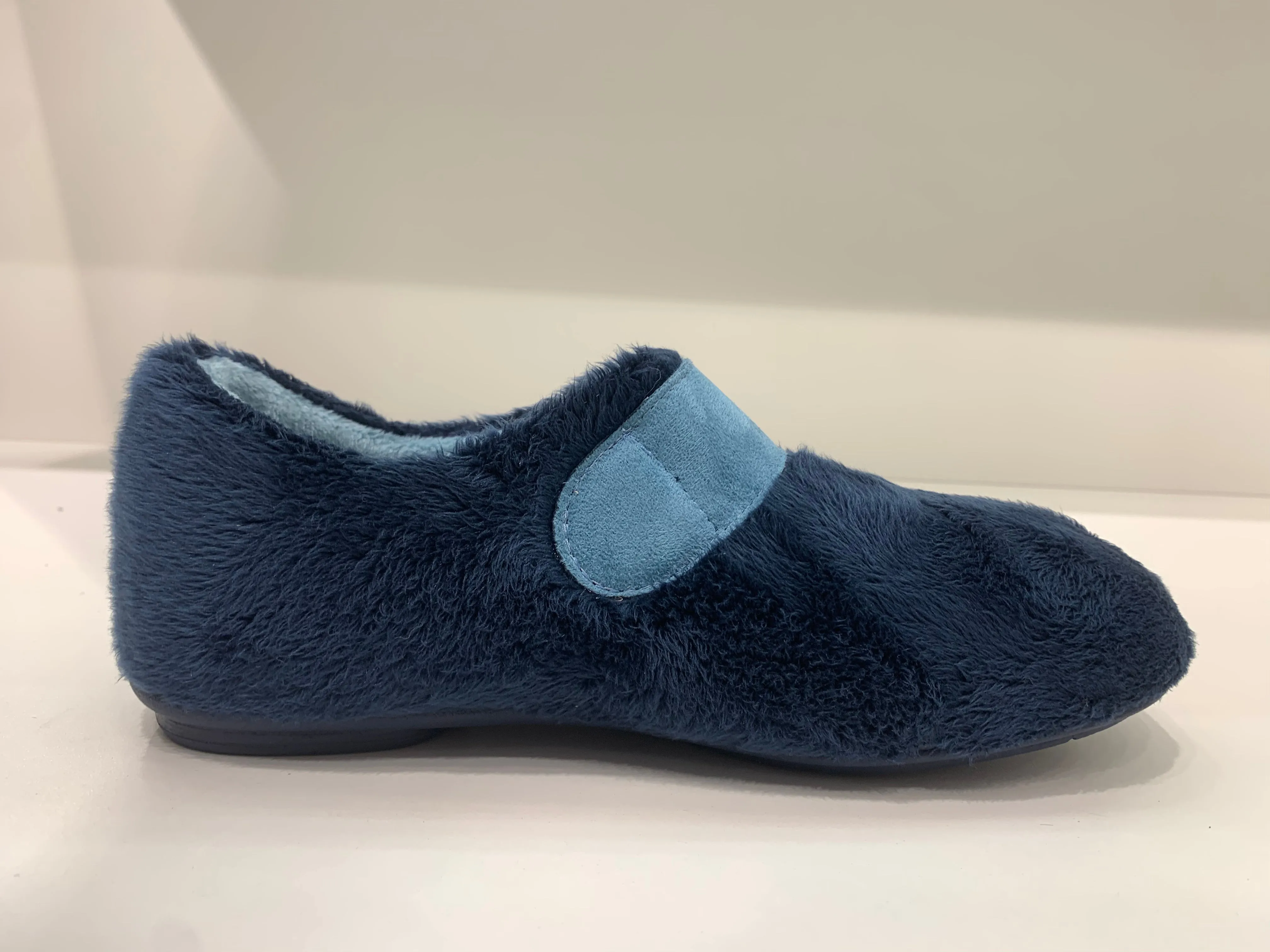 VELVET VIRTUOSO NAVY