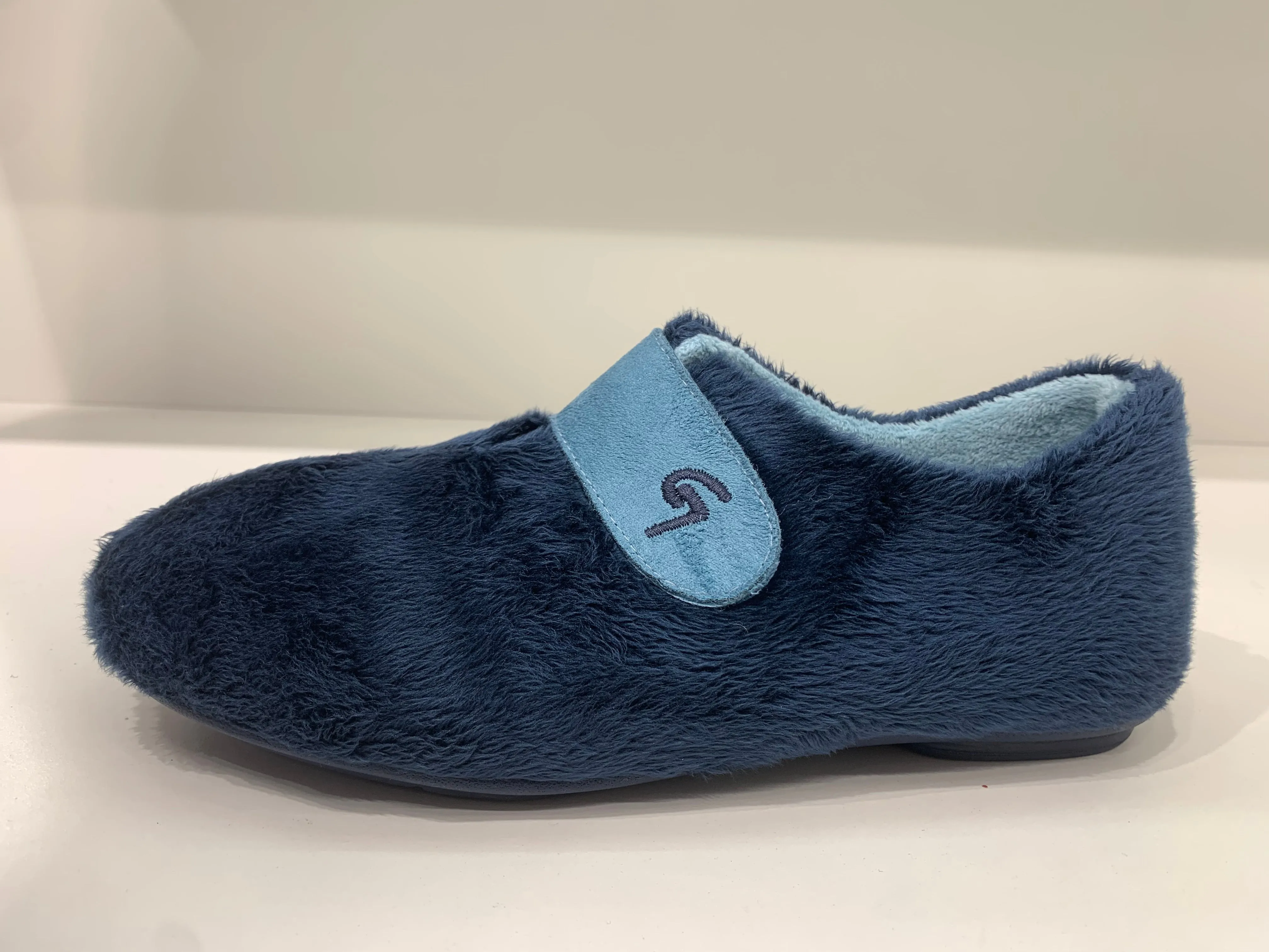 VELVET VIRTUOSO NAVY