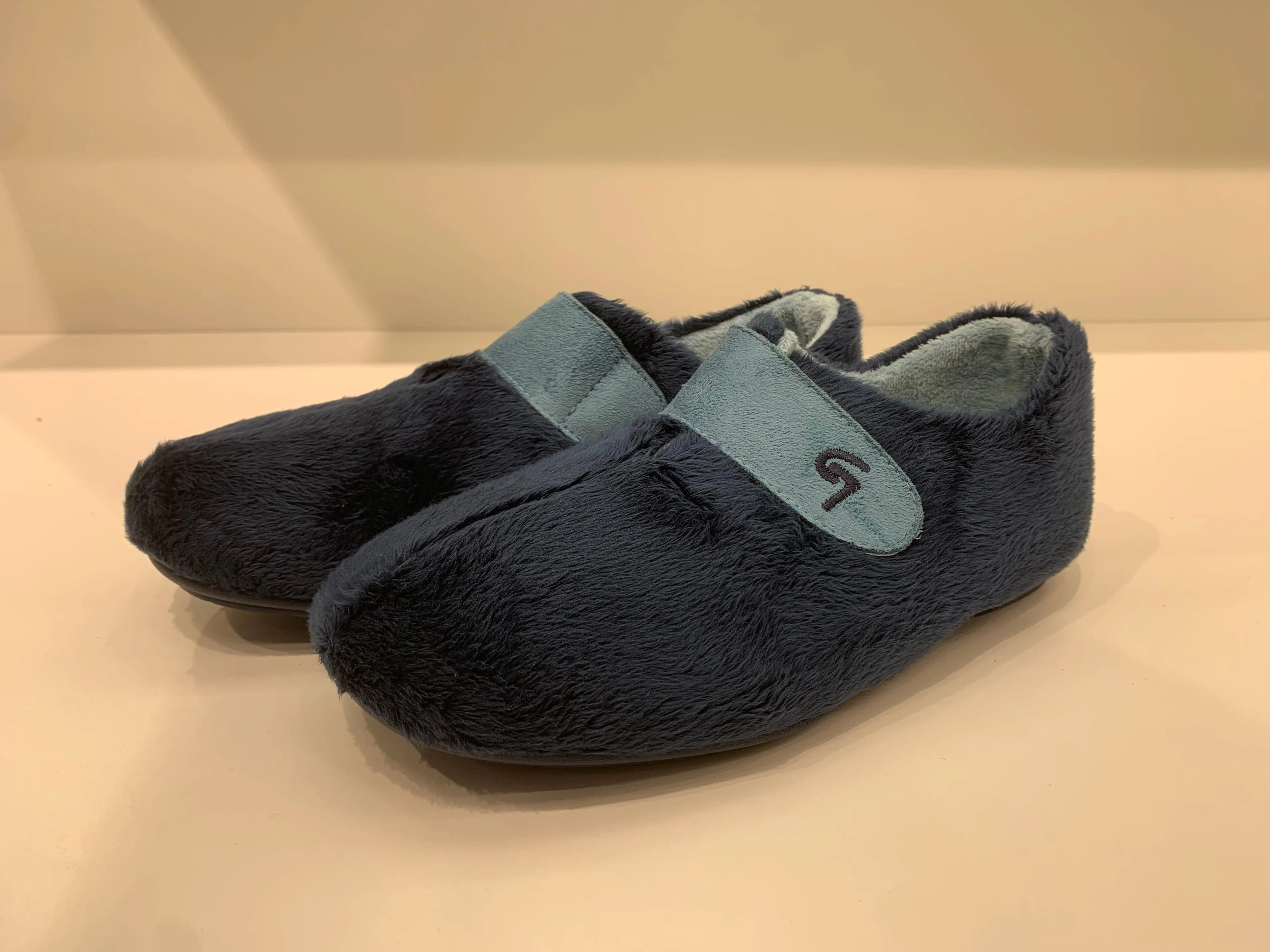 VELVET VIRTUOSO NAVY