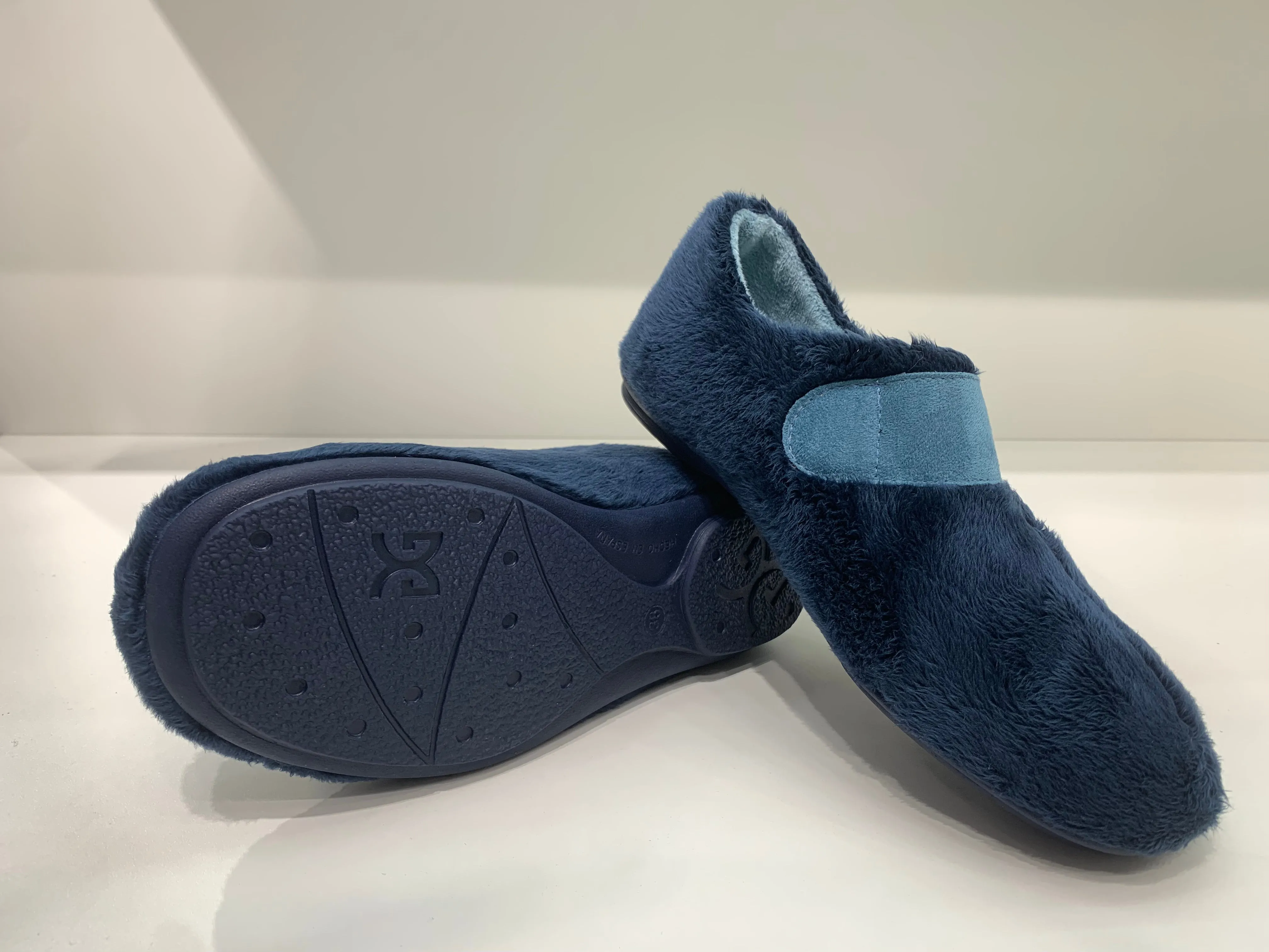 VELVET VIRTUOSO NAVY