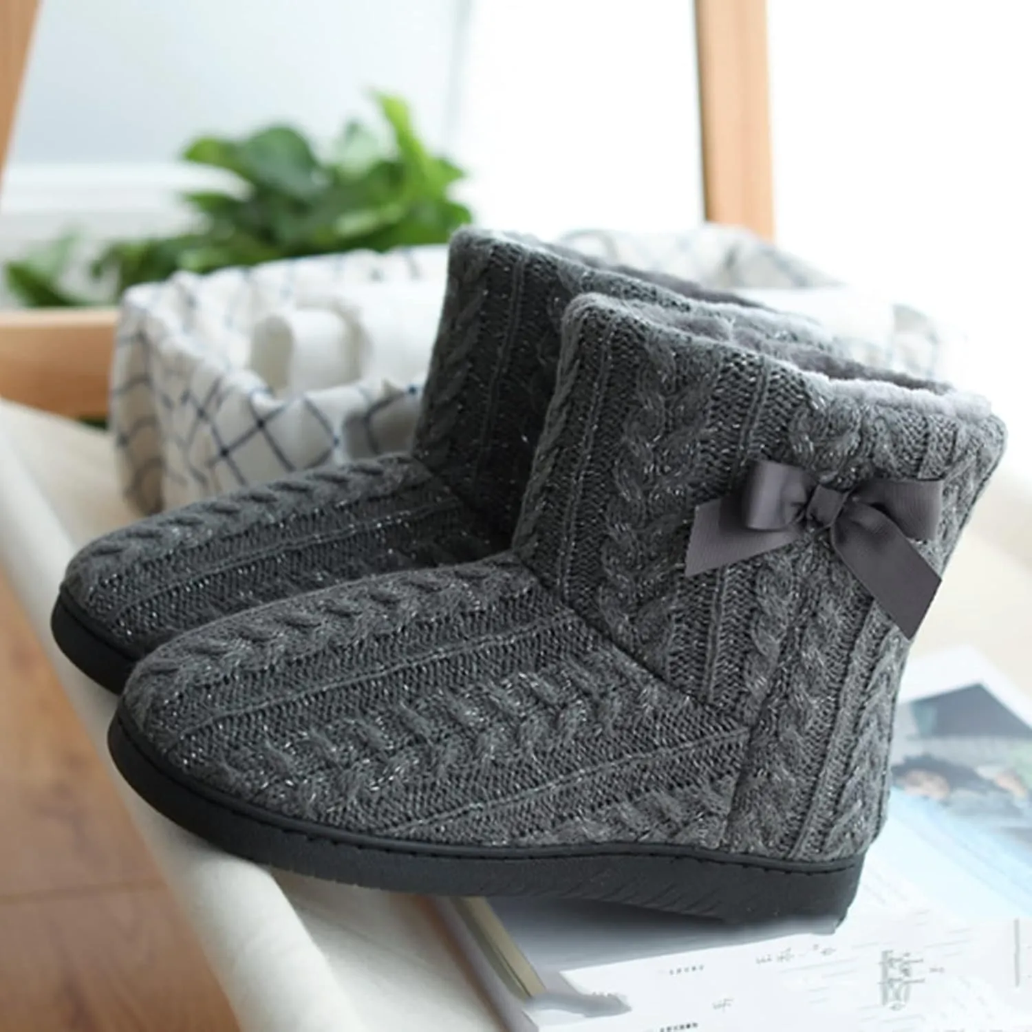 Women Slipper Boots Winter Warm Indoor Bootie Girl Plush Ankle High Boots Non-Slip Home Slipper Knit Twist Large Boot Shoes