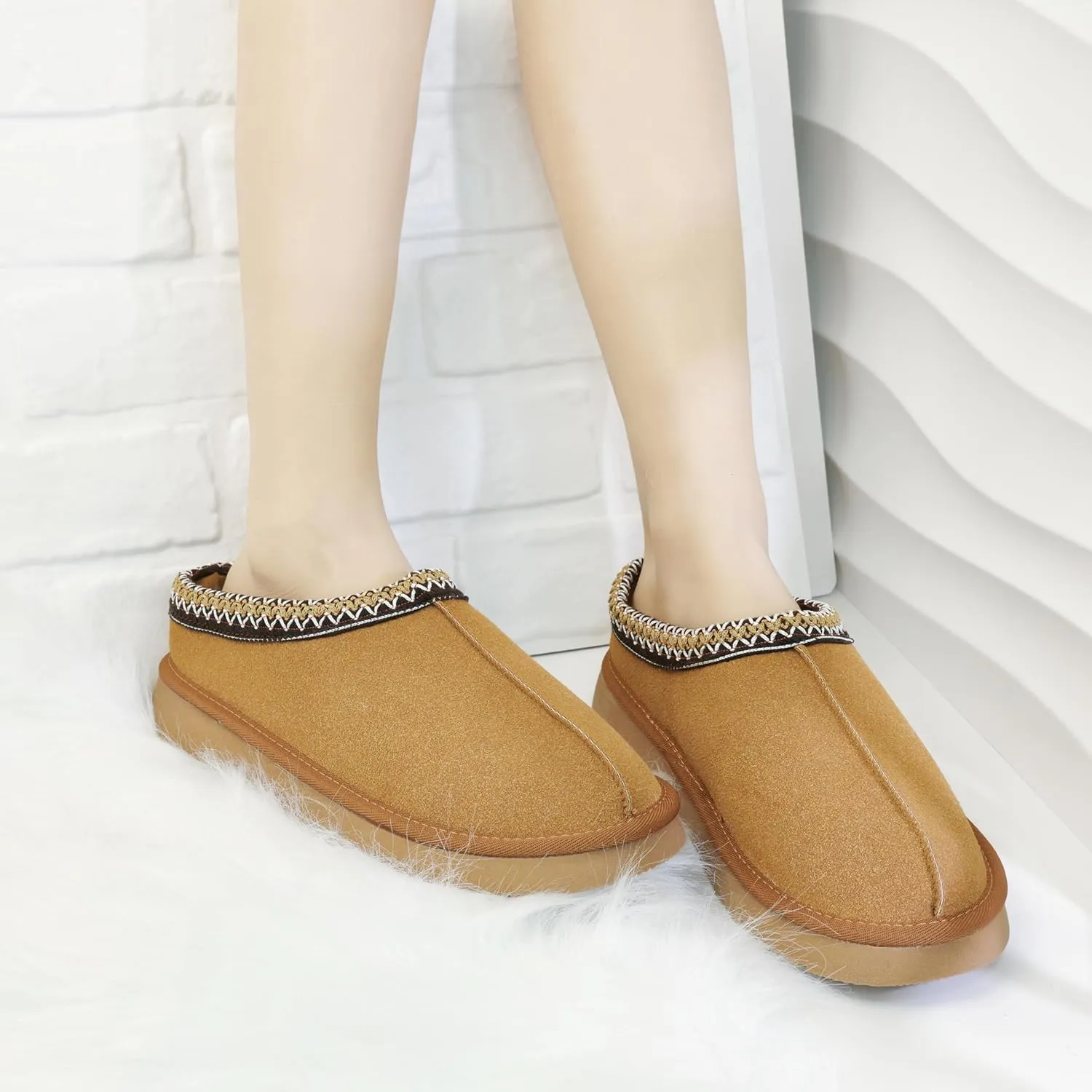 Women's Platform Slippers Winter Mini Boots Anti-Slip Suede Slip on Women Sneakers Fur Lined House Slippers for Indoor Outdoor