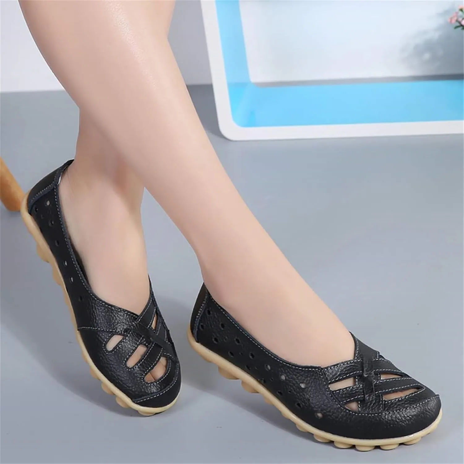 Womens Sandals Fashion Flats Closed Toe Sandals Lightweight Breathable Hollow Out Sandal Comfortable Leather Loafers Cross Walking Flat Shoes Summer Slip-On Shoes