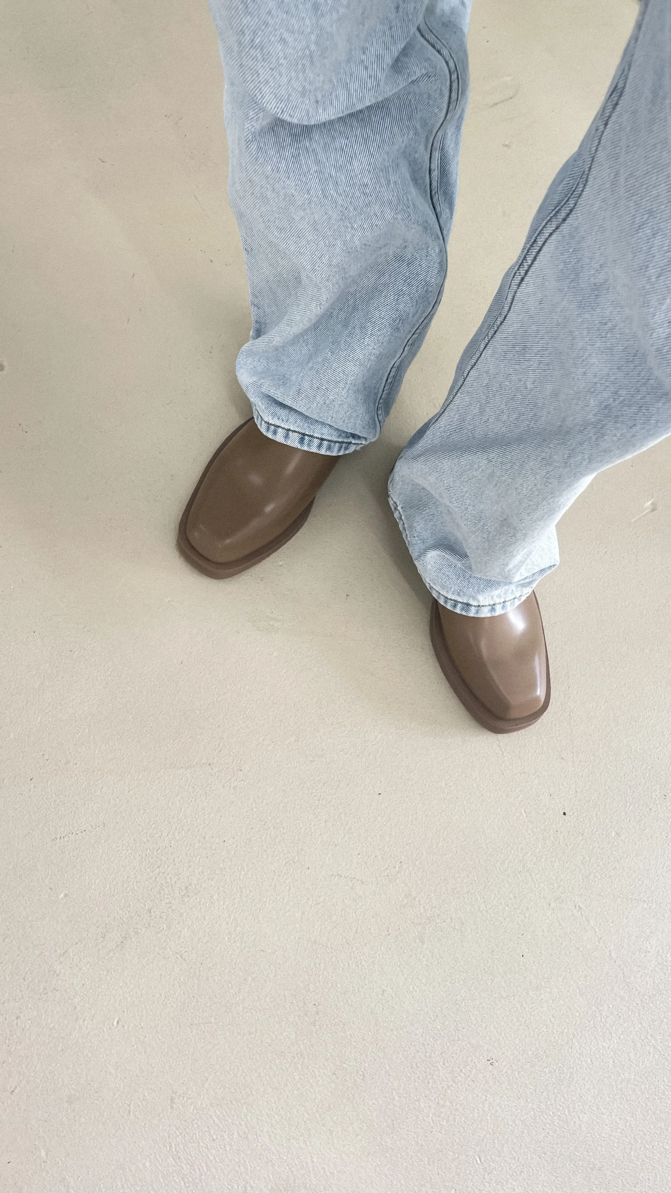 Zayn Taupe Box